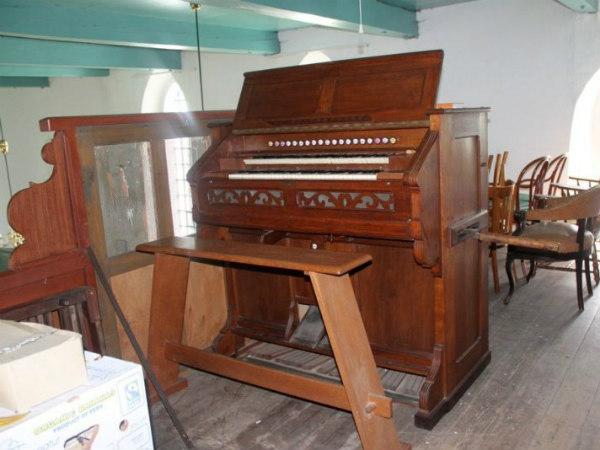 Harmonium in kerk Lettelbert